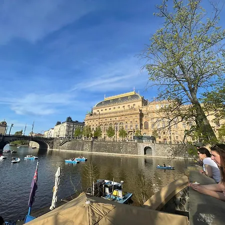 River View Manes 公寓 *