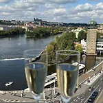 Lägenhet River View Manes
